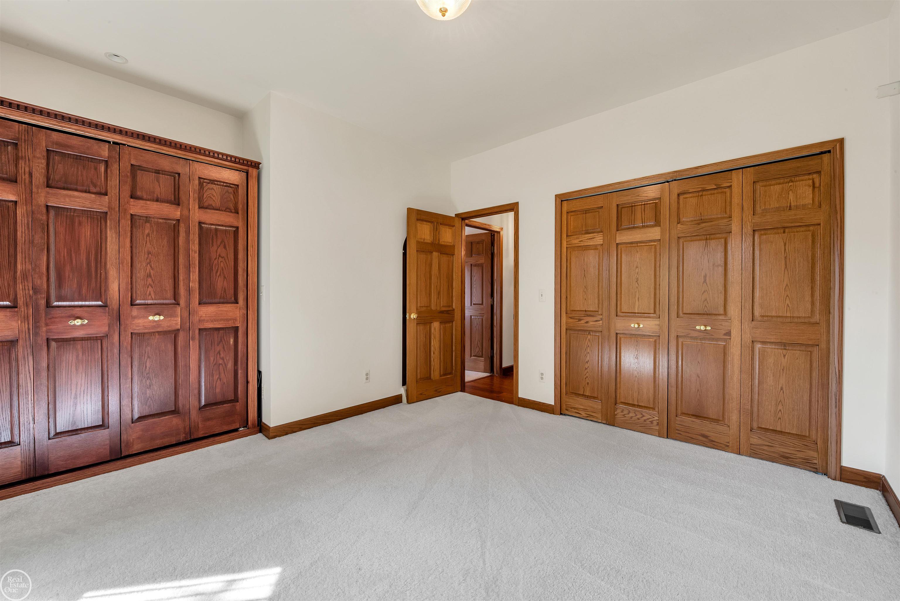 54465 Fairchild Road Macomb, MI 48042 - Photo 21 of 53 50120423-20.JPG