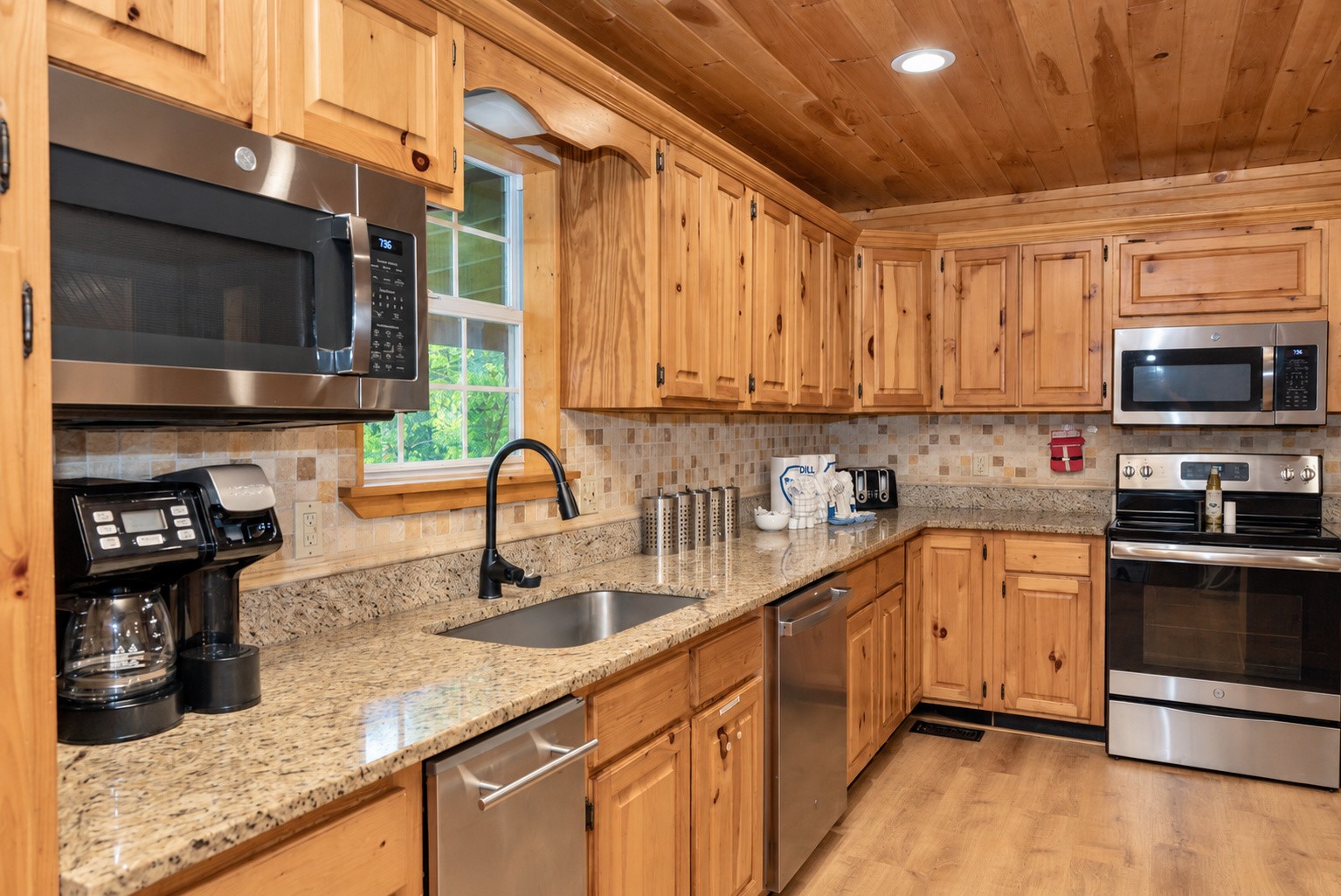 2116 Ridgecrest Loop Lane Sevierville, TN 37876 - Photo 7 of 57 Gallery Image 7