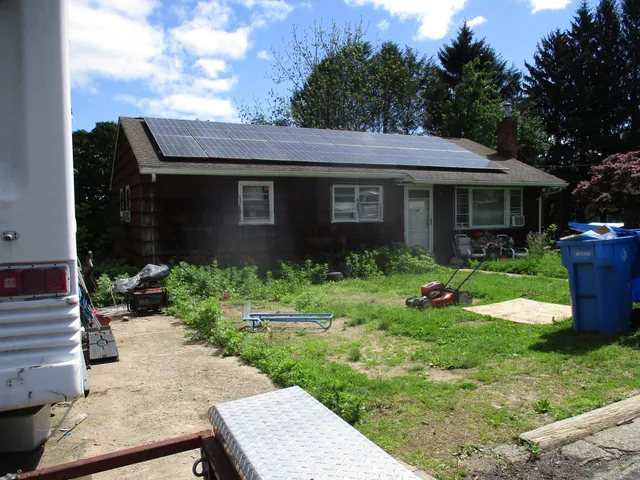 a view of a house with backyard and garden