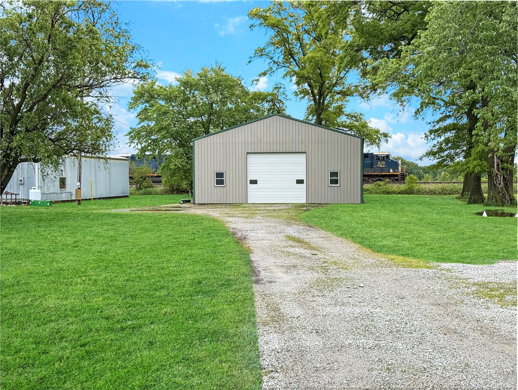 809 West Main Street Casey, IL 62420 - Photo 2 of 9