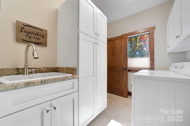 a view of a hallway with windows and entryway