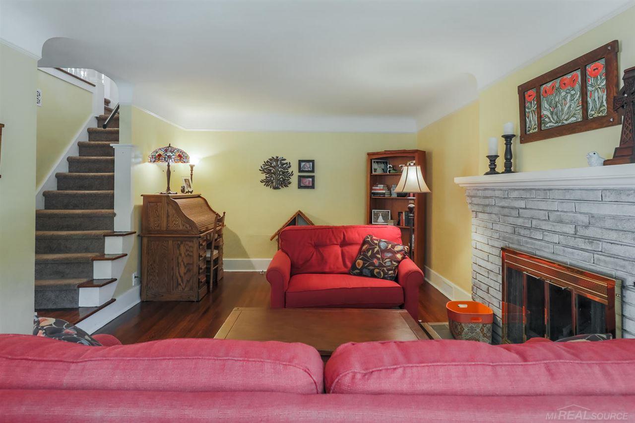 932 Lincoln Road Grosse Pointe, MI 48230 - Photo 3 of 40 31363857-2.JPG