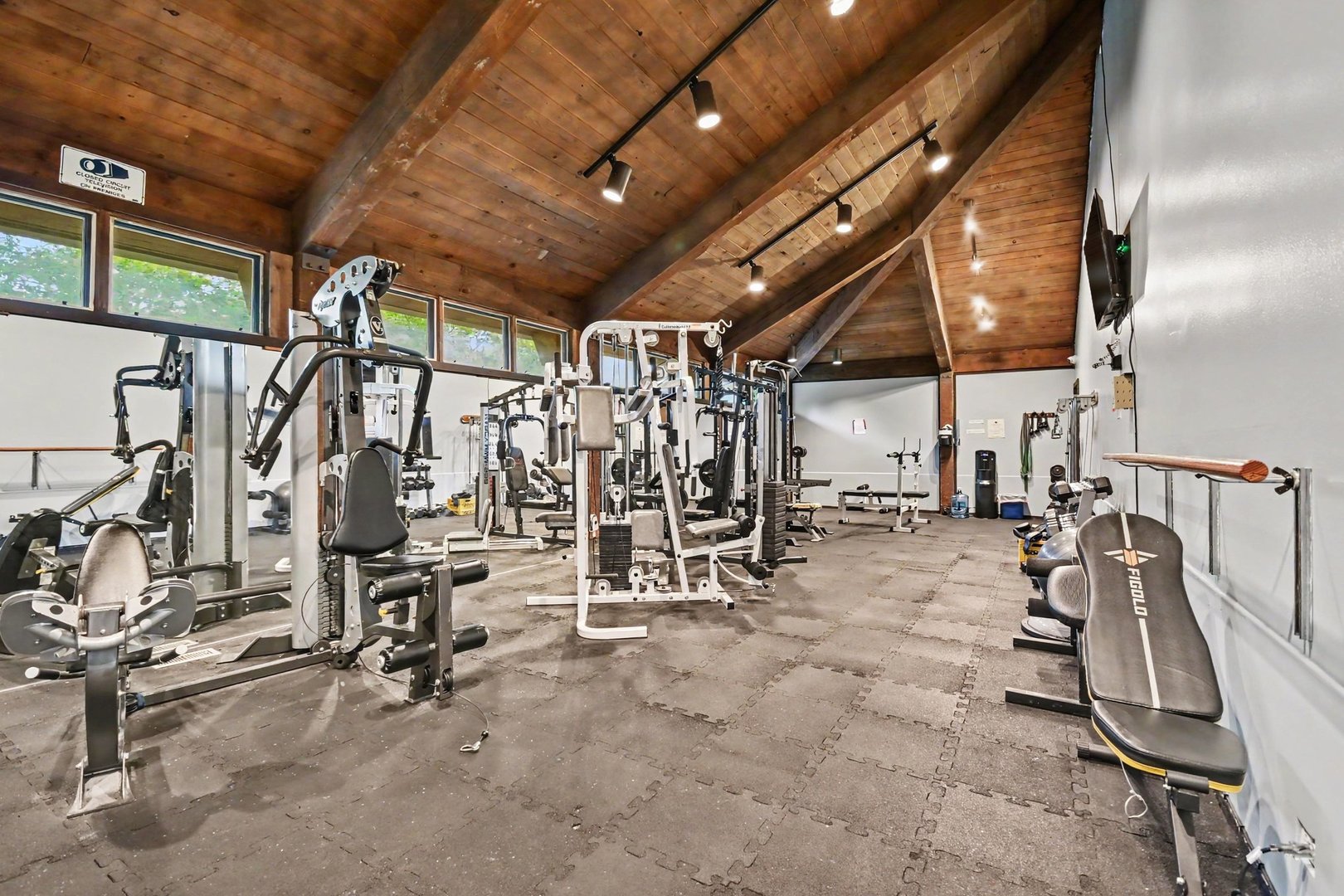 2015 South Finley Road, Unit 1107 Lombard, IL 60148 - Photo 14 of 22 a view of a room with gym equipment