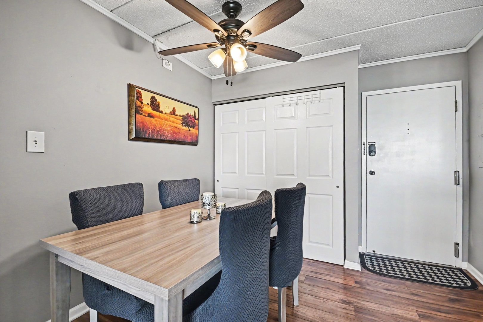 2015 South Finley Road, Unit 1107 Lombard, IL 60148 - Photo 8 of 22 a workspace with furniture and wooden floor