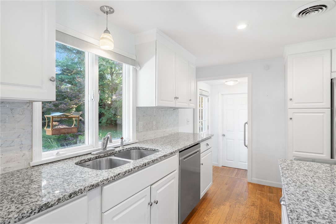 31 Conifer Drive North Providence, RI 02904 - Photo 11 of 28