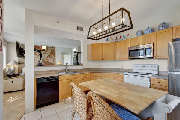 $3,500 | 11023 Legacy Lane, Unit 204, Palm Beach Gardens, FL 33410