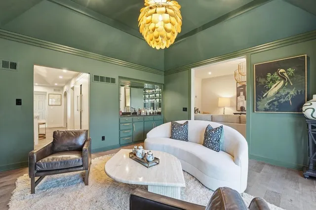 $1,250,000 | 76 Le Mans Court, Prairie Village, KS 66208