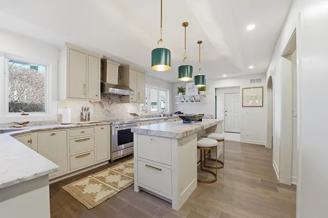 $1,250,000 | 76 Le Mans Court, Prairie Village, KS 66208