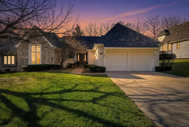 $1,250,000 | 76 Le Mans Court, Prairie Village, KS 66208