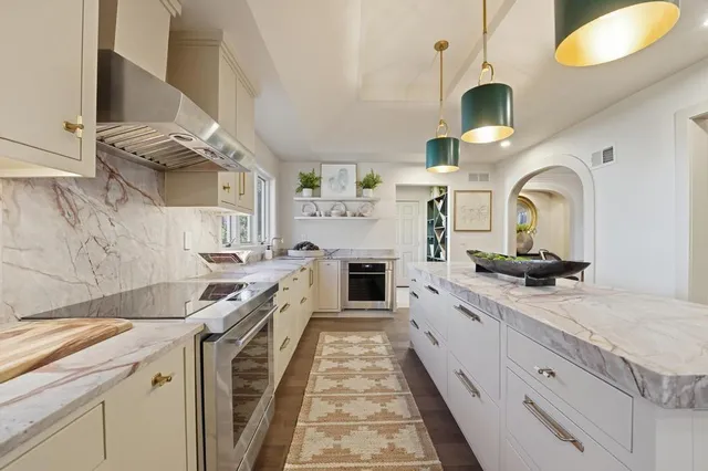 $1,250,000 | 76 Le Mans Court, Prairie Village, KS 66208