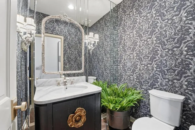 $1,250,000 | 76 Le Mans Court, Prairie Village, KS 66208