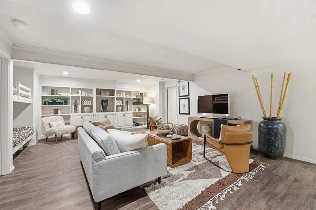 $1,250,000 | 76 Le Mans Court, Prairie Village, KS 66208