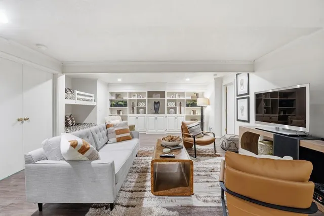 $1,250,000 | 76 Le Mans Court, Prairie Village, KS 66208