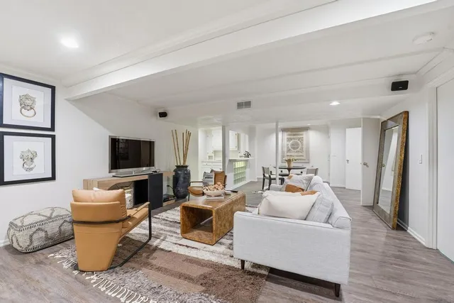 $1,250,000 | 76 Le Mans Court, Prairie Village, KS 66208