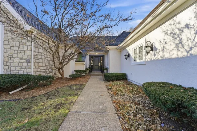 $1,250,000 | 76 Le Mans Court, Prairie Village, KS 66208