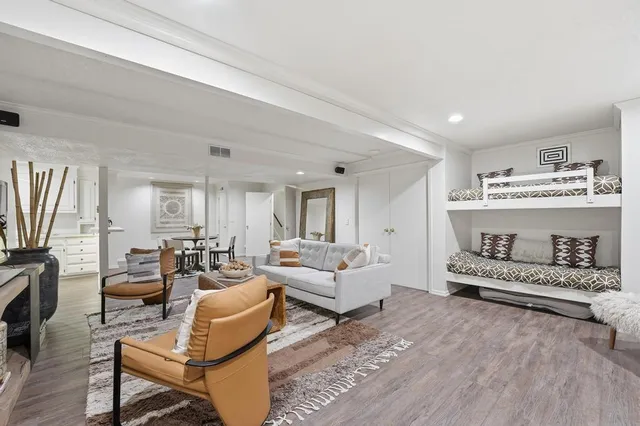 $1,250,000 | 76 Le Mans Court, Prairie Village, KS 66208