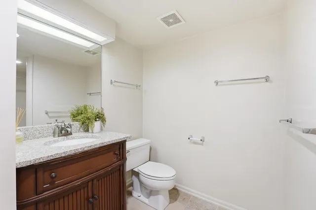 $1,250,000 | 76 Le Mans Court, Prairie Village, KS 66208