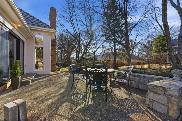 $1,250,000 | 76 Le Mans Court, Prairie Village, KS 66208