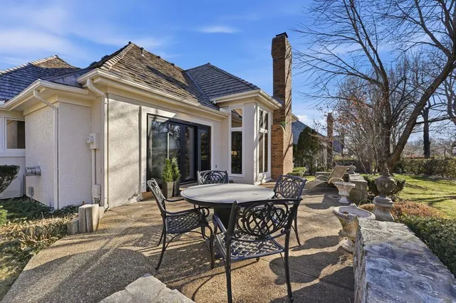 $1,250,000 | 76 Le Mans Court, Prairie Village, KS 66208