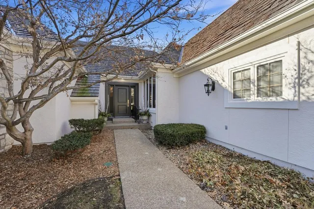 $1,250,000 | 76 Le Mans Court, Prairie Village, KS 66208