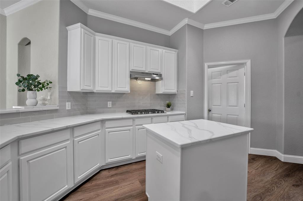 3585 Navarro Way Frisco, TX 75034 - Photo 6 of 18 White kitchen cabinetry.