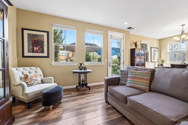 $525,000 | 180 Healdsburg Avenue, Unit A, Cloverdale, CA 95425