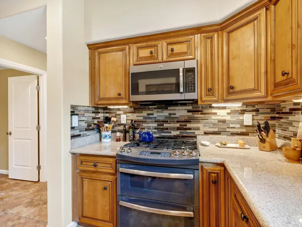 $525,000 | 180 Healdsburg Avenue, Unit A, Cloverdale, CA 95425