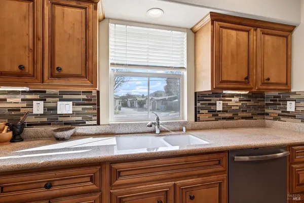 $525,000 | 180 Healdsburg Avenue, Unit A, Cloverdale, CA 95425