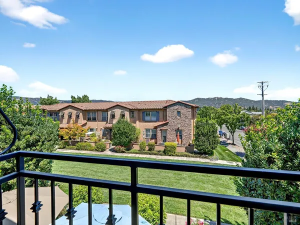 $525,000 | 180 Healdsburg Avenue, Unit A, Cloverdale, CA 95425