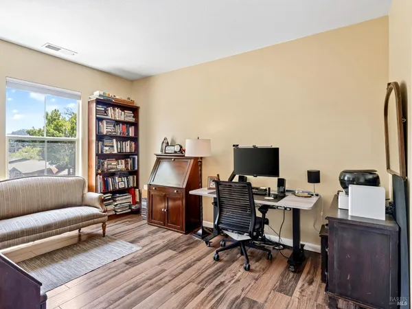 $525,000 | 180 Healdsburg Avenue, Unit A, Cloverdale, CA 95425