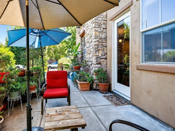 $525,000 | 180 Healdsburg Avenue, Unit A, Cloverdale, CA 95425