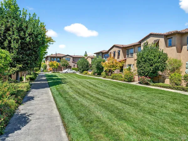 $525,000 | 180 Healdsburg Avenue, Unit A, Cloverdale, CA 95425