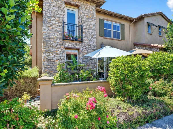 $525,000 | 180 Healdsburg Avenue, Unit A, Cloverdale, CA 95425