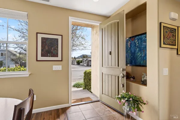 $525,000 | 180 Healdsburg Avenue, Unit A, Cloverdale, CA 95425