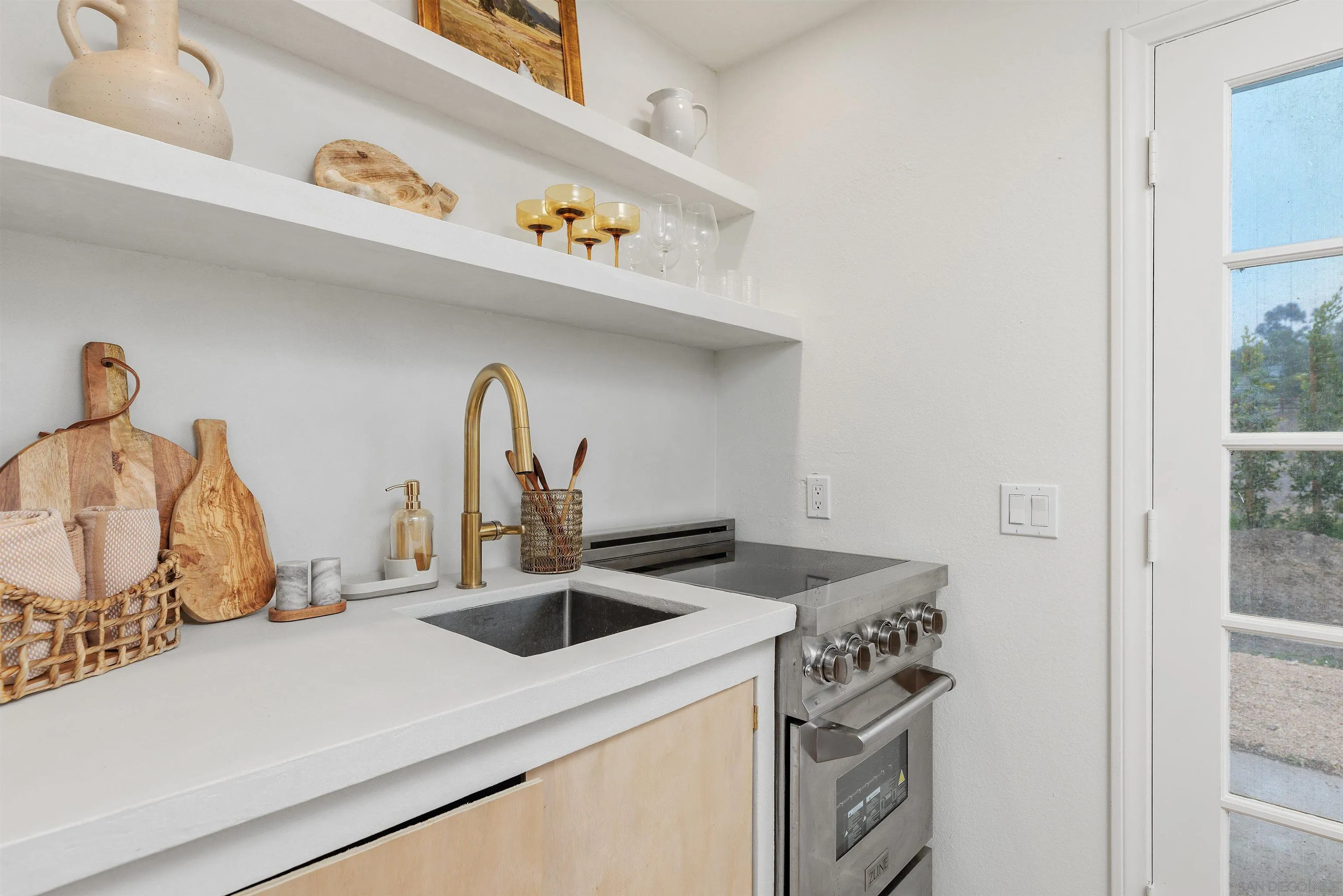 6631 Lago Lindo Rancho Santa Fe, CA 92067 - Photo 7 of 14 a utility room with dryer and washer