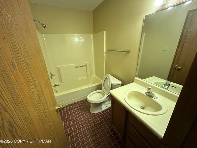 $1,750 | 155 Stream Court, Bushkill, PA 18324