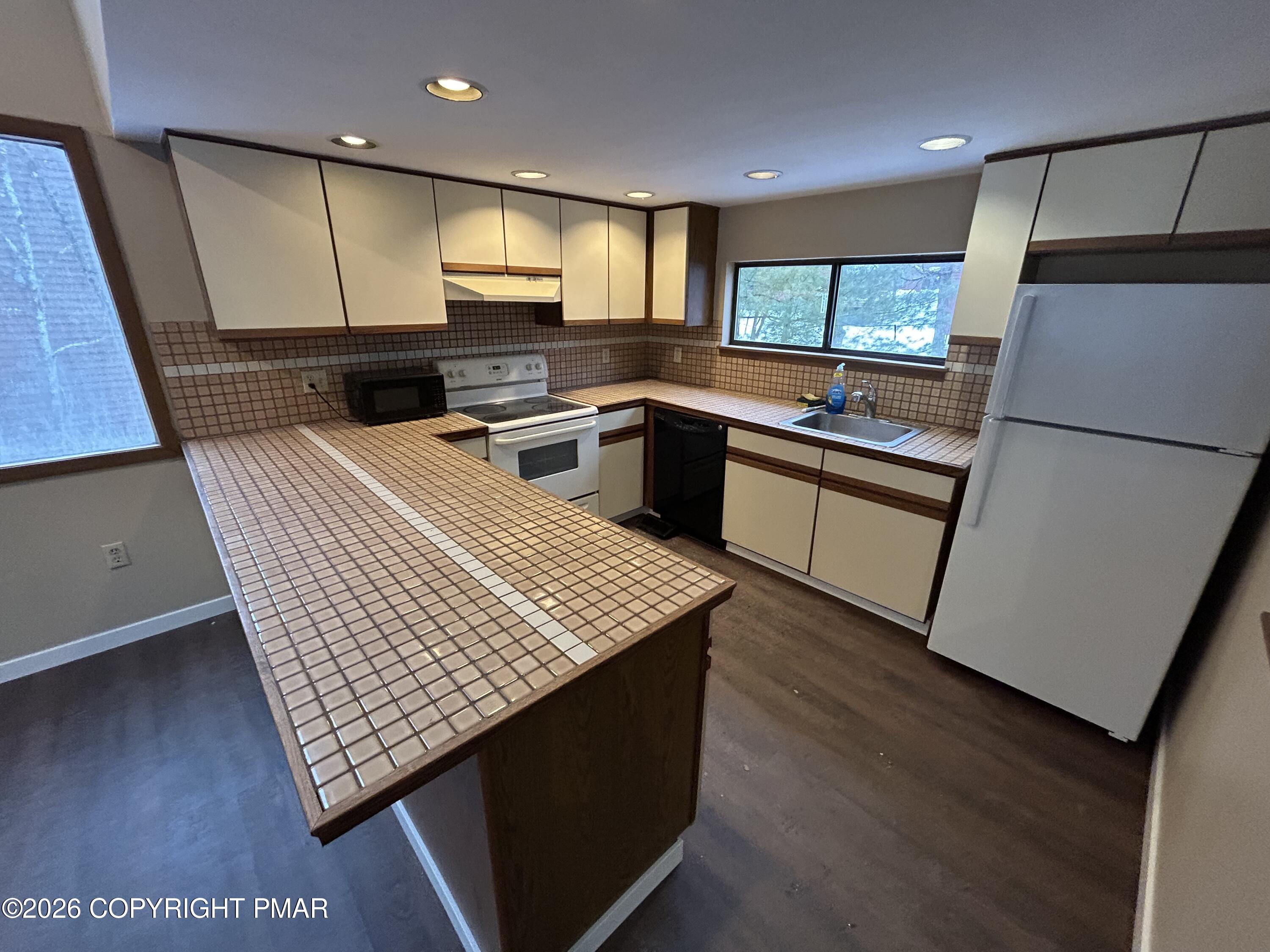 155 Stream Court Bushkill, PA 18324 - Photo 5 of 13 IMG_3854