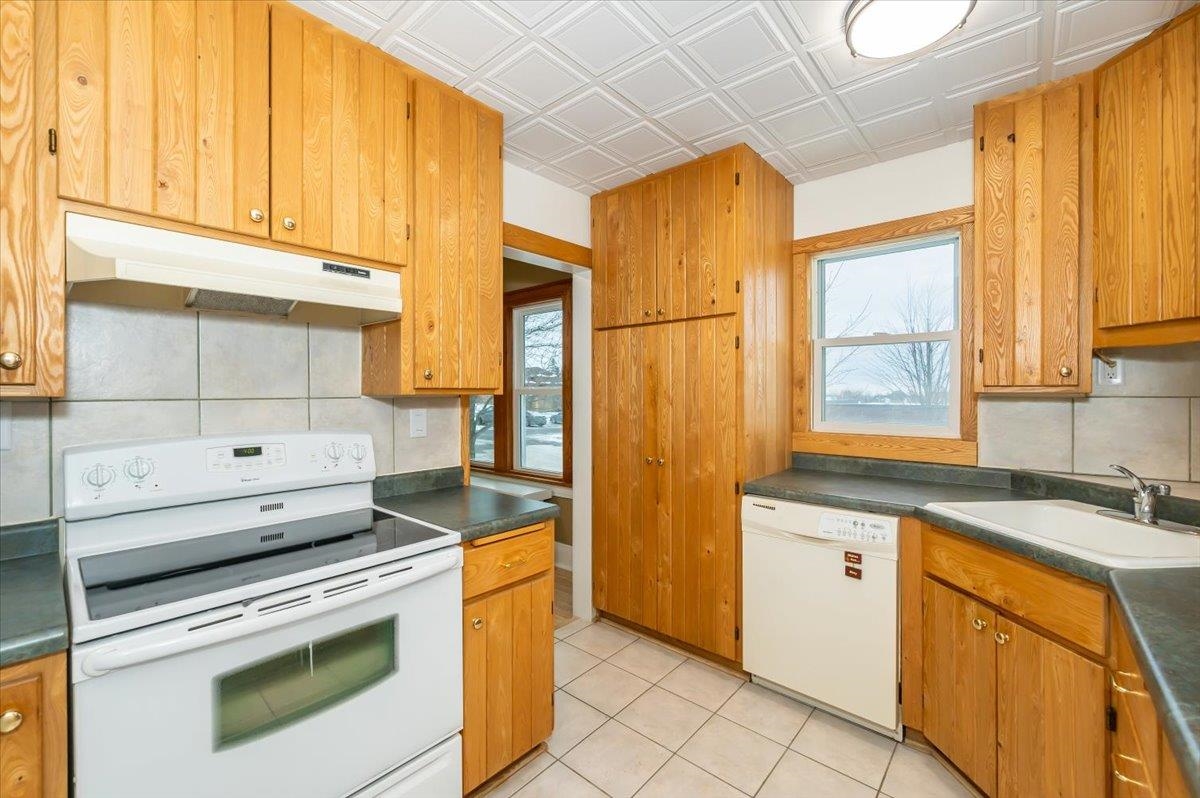 4532 McCulloch Street Duluth, MN 55804 - Photo 5 of 15 Kitchen