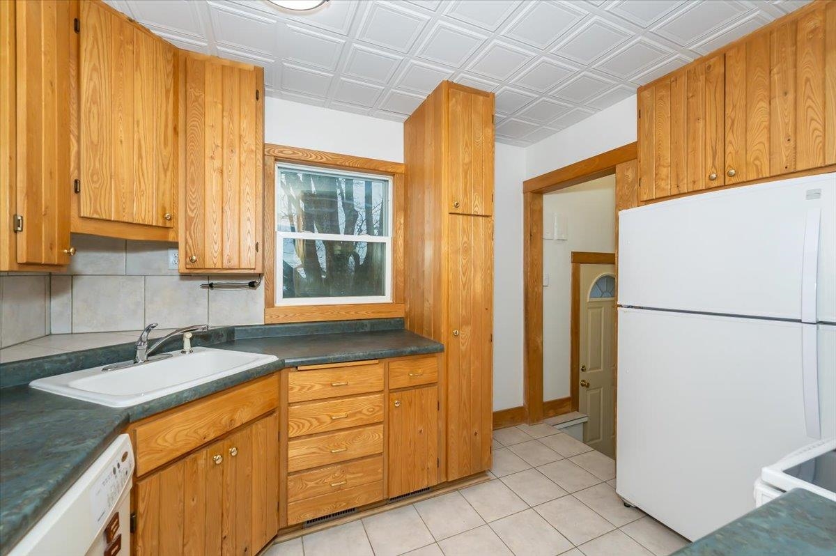 4532 McCulloch Street Duluth, MN 55804 - Photo 6 of 15 Kitchen