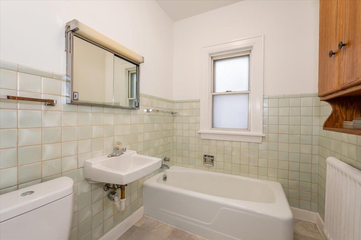 4532 McCulloch Street Duluth, MN 55804 - Photo 7 of 15 Main Floor Bath