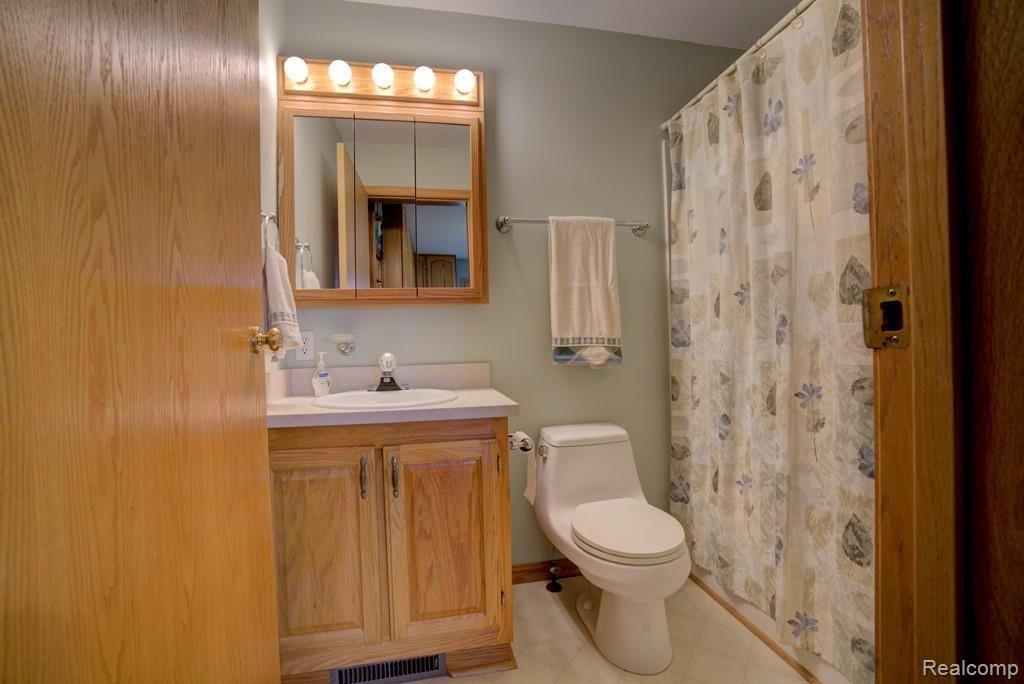 6441 North Nicholson Road Fowlerville, MI 48836 - Photo 25 of 44 a (112)_3)_4).jpg