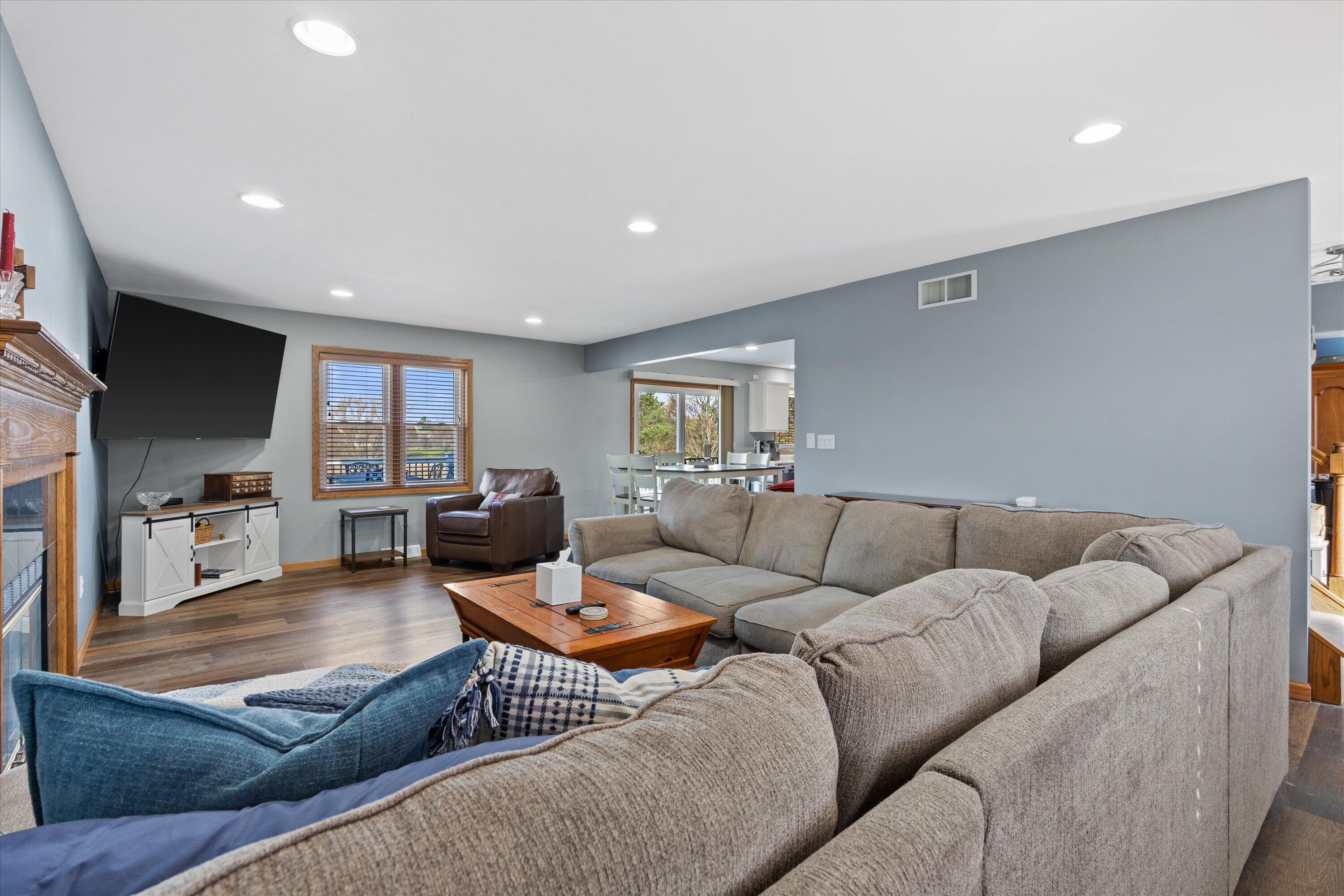 504 Fairview Circle Waterford, WI 53185 - Photo 11 of 49 15-DSC06171