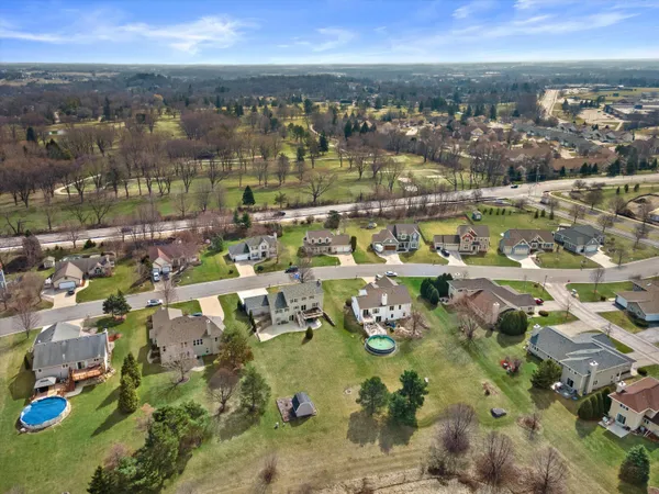 $649,900 | 504 Fairview Circle, Waterford, WI 53185