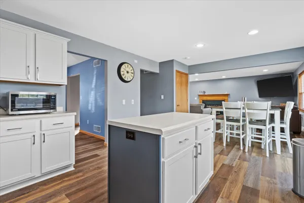 $649,900 | 504 Fairview Circle, Waterford, WI 53185