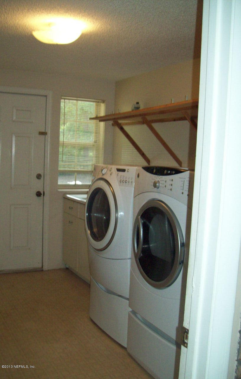 96539 Blackrock Road Yulee, FL 32097 - Photo 5 of 26 a utility room with dryer and washer