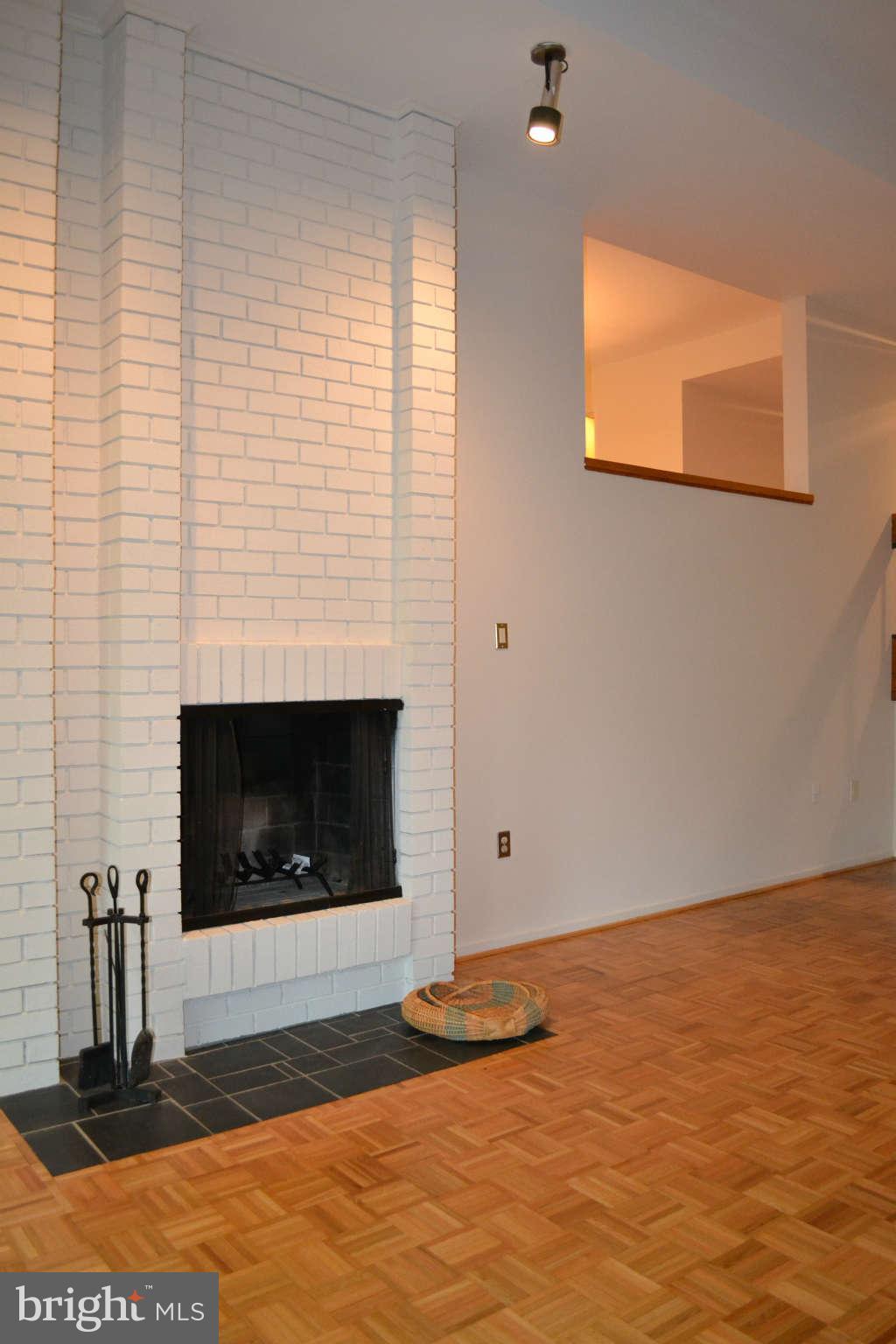 11731 Indian Ridge Road Reston, VA 20191 - Photo 5 of 30 Living Room