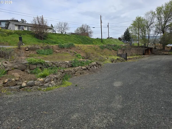 $389,900 | 1027 Sunflower Street West, The Dalles, OR 97058