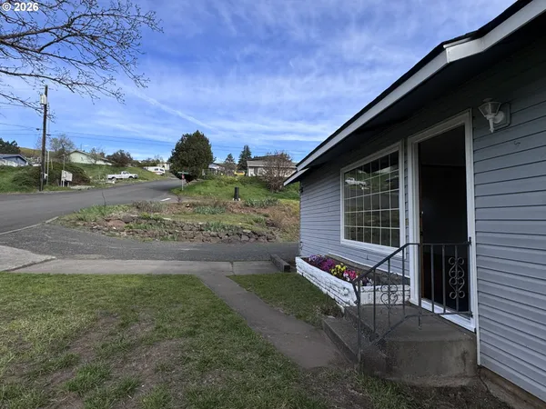 $389,900 | 1027 Sunflower Street West, The Dalles, OR 97058