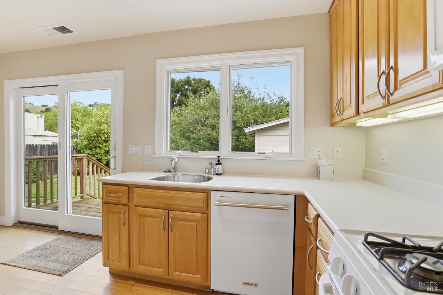 2166 Fifth Avenue San Rafael, CA 94901 - Photo 9 of 29