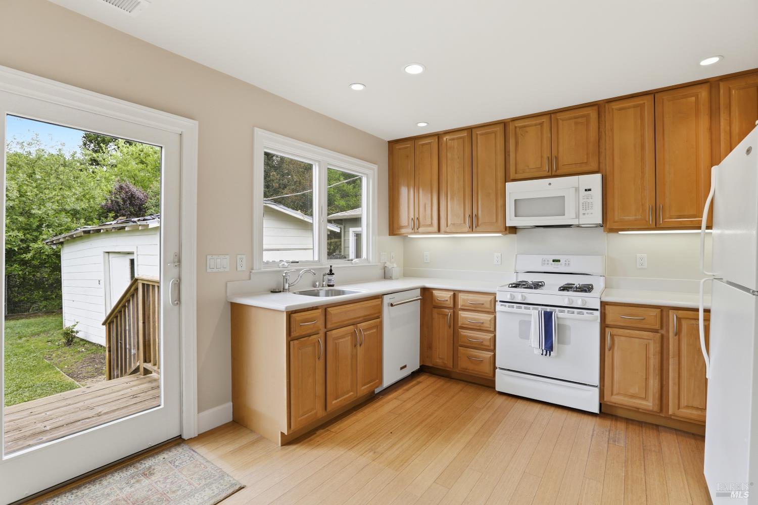 2166 Fifth Avenue San Rafael, CA 94901 - Photo 10 of 29